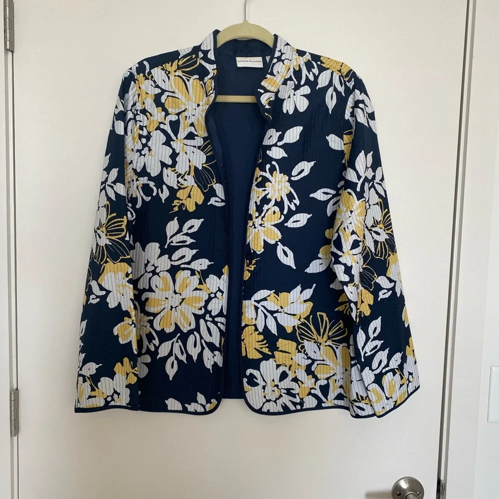 Alfred Dunner Quilted Floral Women's Jacket. Size 18.